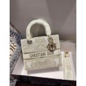 Imitation Dior MEDIUM LADY D-LITE BAG Embroidered M0565OJA cream Tl8393AI36