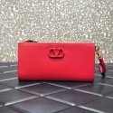 Luxury VALENTINO GARAVANI Stud Sign Grained Calfskin clutch bag 0600 red Tl19287QT69