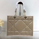 MEDIUM DIOR ESSENTIAL TOTE BAG Hazelnut Archicannage Calfskin M8721O Tl8080ki86