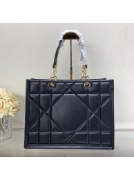 MEDIUM DIOR ESSENTIAL TOTE BAG Calfskin M8721 BLACK Tl8081RX32