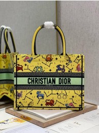 Replica MEDIUM DIOR BOOK TOTE Embroidery M1296ZRUV-5 Tl8132Xe44