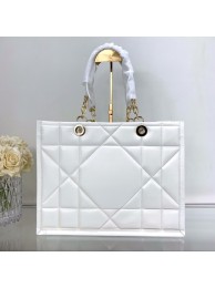 Replica MEDIUM DIOR ESSENTIAL TOTE BAG Calfskin M8721 WHITE Tl8082nB47