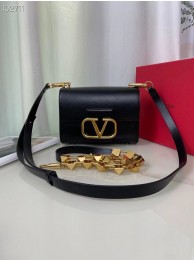 Replica VALENTINO GARAVANI Stud Sign Grained Calfskin Shoulder Bag V0196 black Tl19360rH96