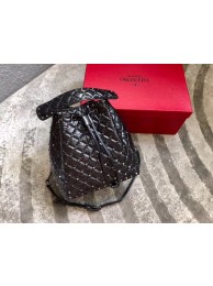 VALENTINO Rockstud leather bucket bag A0059L black Tl19707Yr55